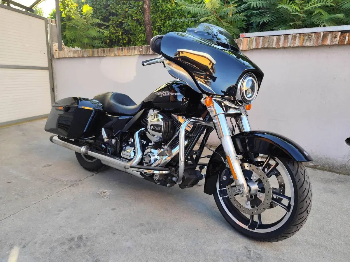 Harley-Davidson 1690 Street Glide Special (2014 - 16) - FLHX (5)