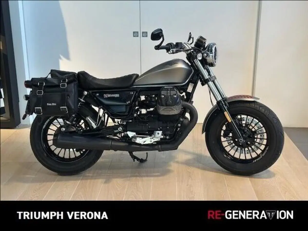 Moto Guzzi V9 Bobber (2018 - 20) (2)