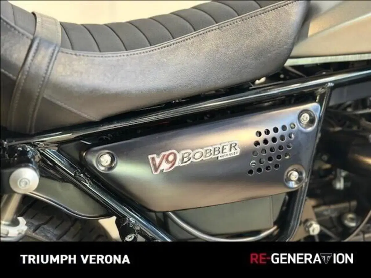 Moto Guzzi V9 Bobber (2018 - 20) (11)