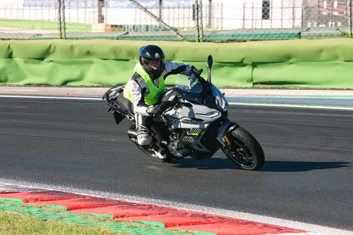 BMW Motorrad e Di.Di. insieme a Vallelunga (8)