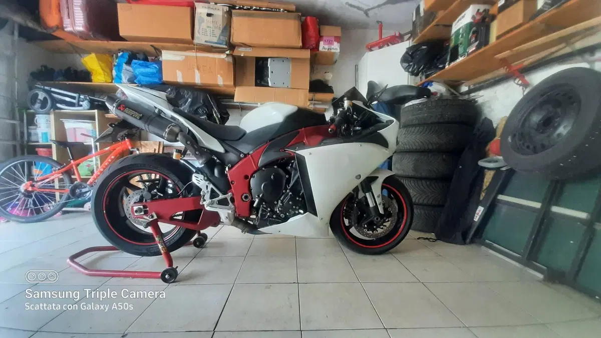 Yamaha YZF R1 (2009 - 11) (2)