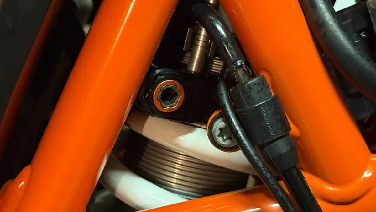 KTM 690 Enduro R (2022 - 25) (11)