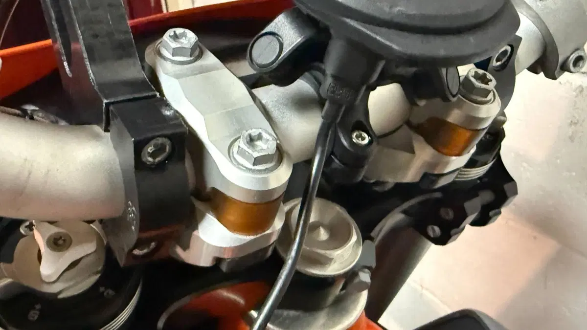 KTM 690 Enduro R (2022 - 25) (12)