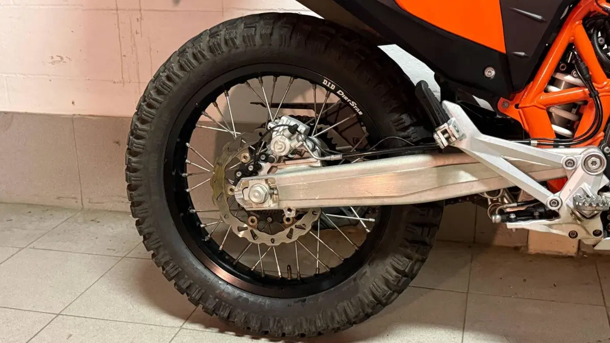 KTM 690 Enduro R (2022 - 25) (15)
