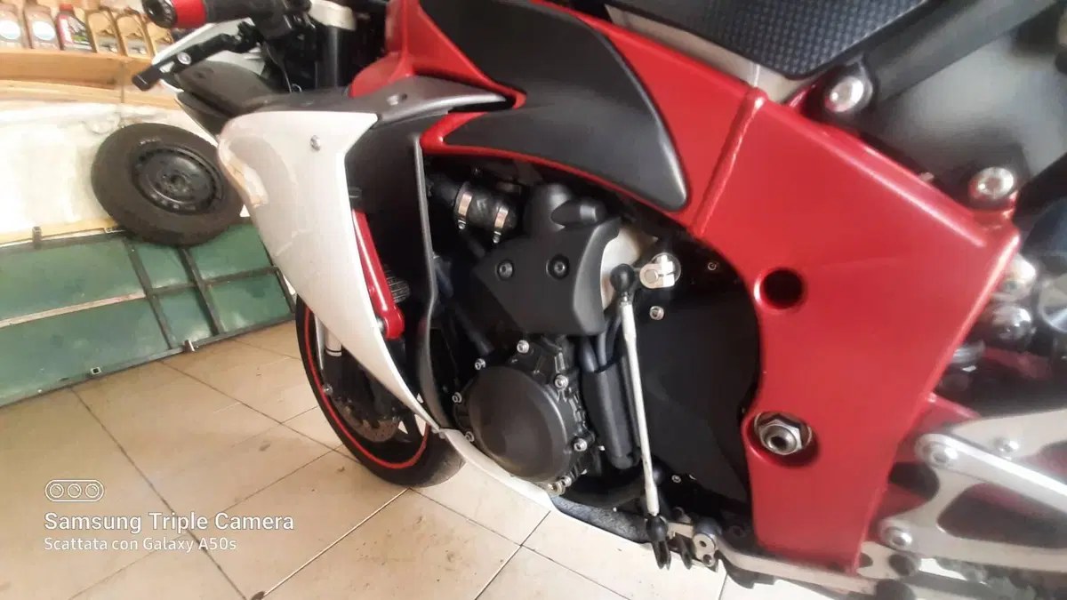 Yamaha YZF R1 (2009 - 11) (4)