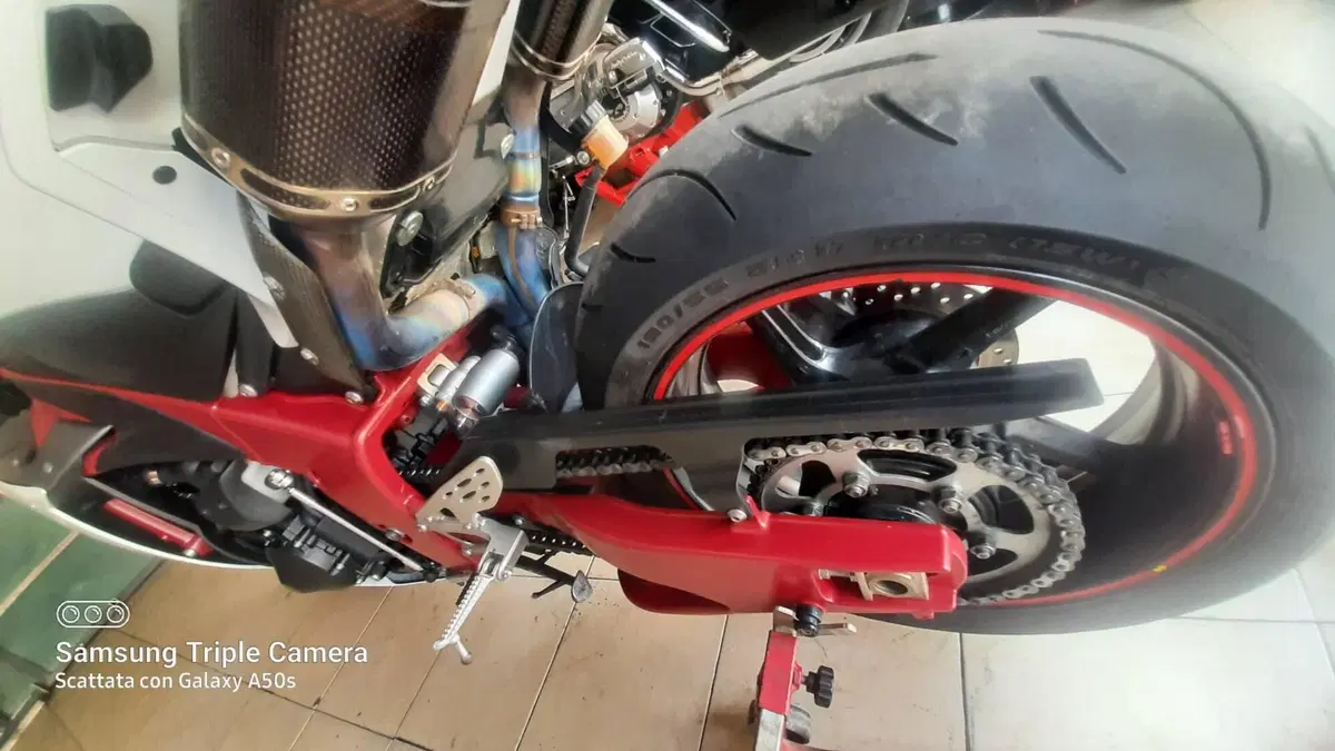 Yamaha YZF R1 (2009 - 11) (6)