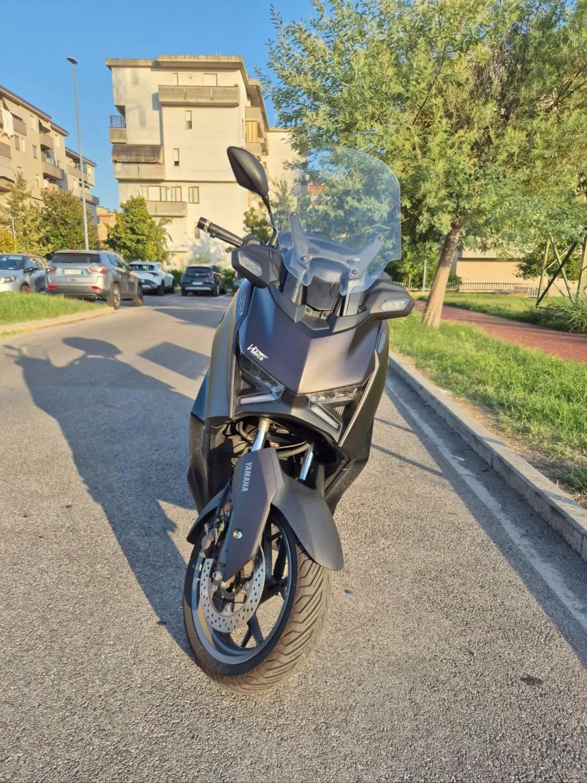 Yamaha X-Max 300 Tech Max+ (2025 - 26) (3)