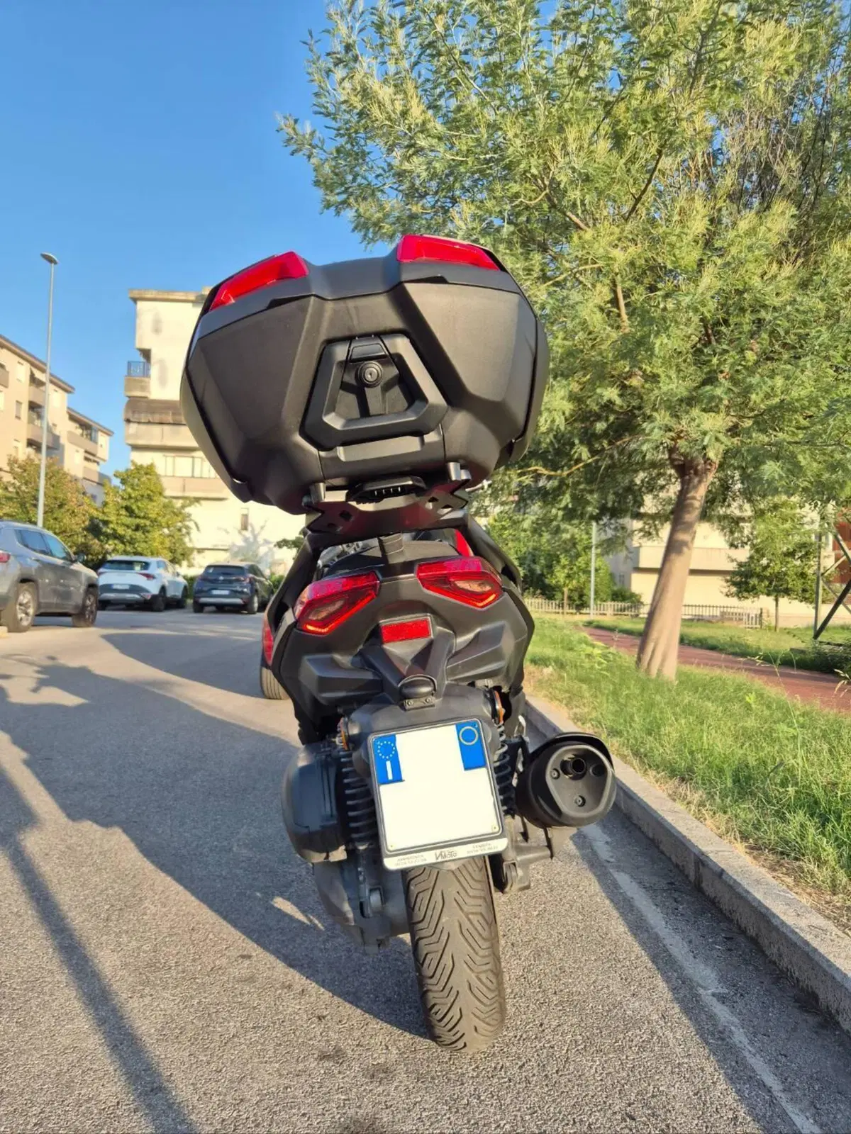 Yamaha X-Max 300 Tech Max+ (2025 - 26) (4)