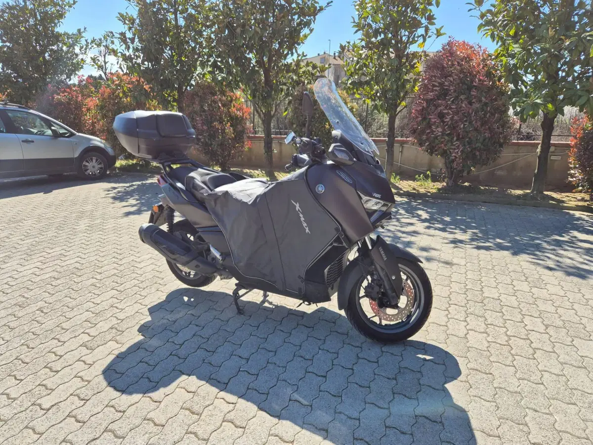 Yamaha X-Max 300 Tech Max+ (2025 - 26) (5)