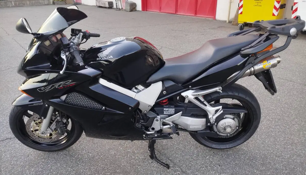 Honda VFR 800 (2002 - 05) (3)