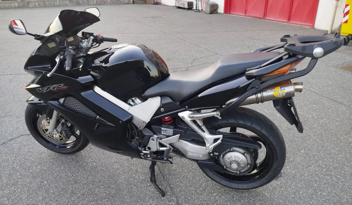 Honda VFR 800 (2002 - 05) (8)