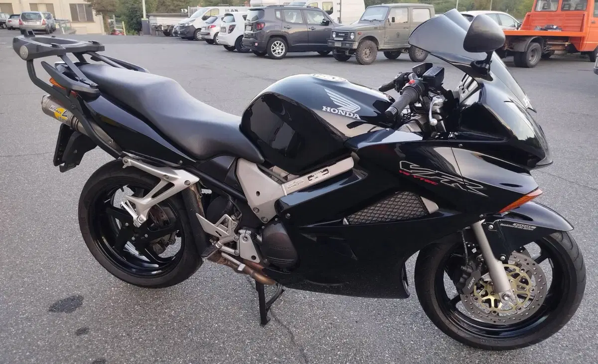 Honda VFR 800 (2002 - 05)
