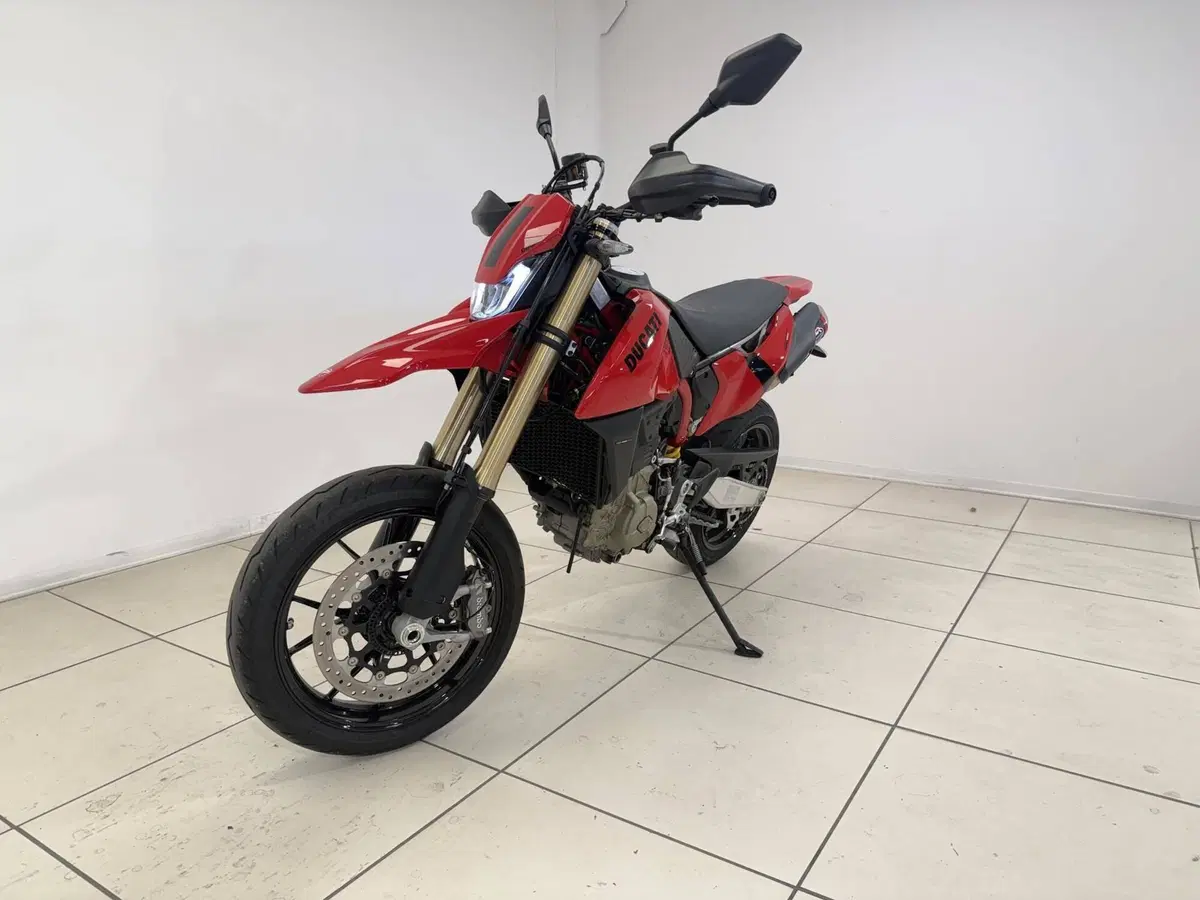Ducati Hypermotard 698 Mono (2024 - 26) (2)