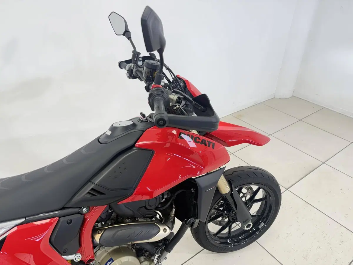 Ducati Hypermotard 698 Mono (2024 - 26) (8)