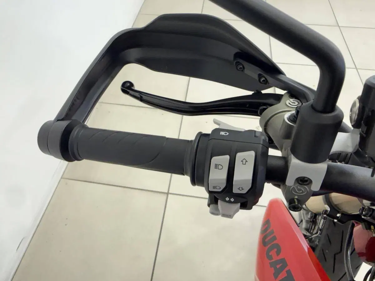 Ducati Hypermotard 698 Mono (2024 - 26) (10)