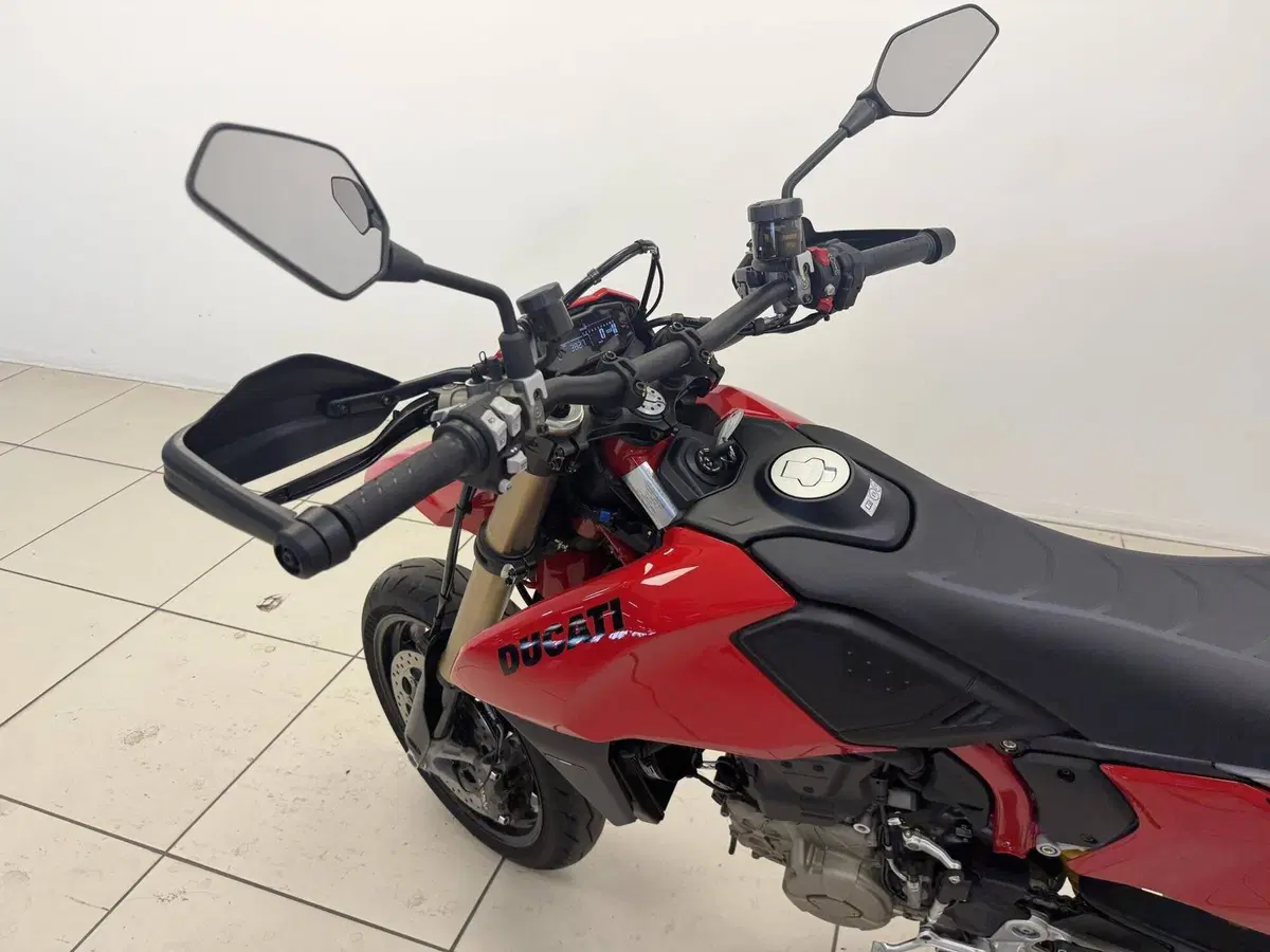 Ducati Hypermotard 698 Mono (2024 - 26) (16)