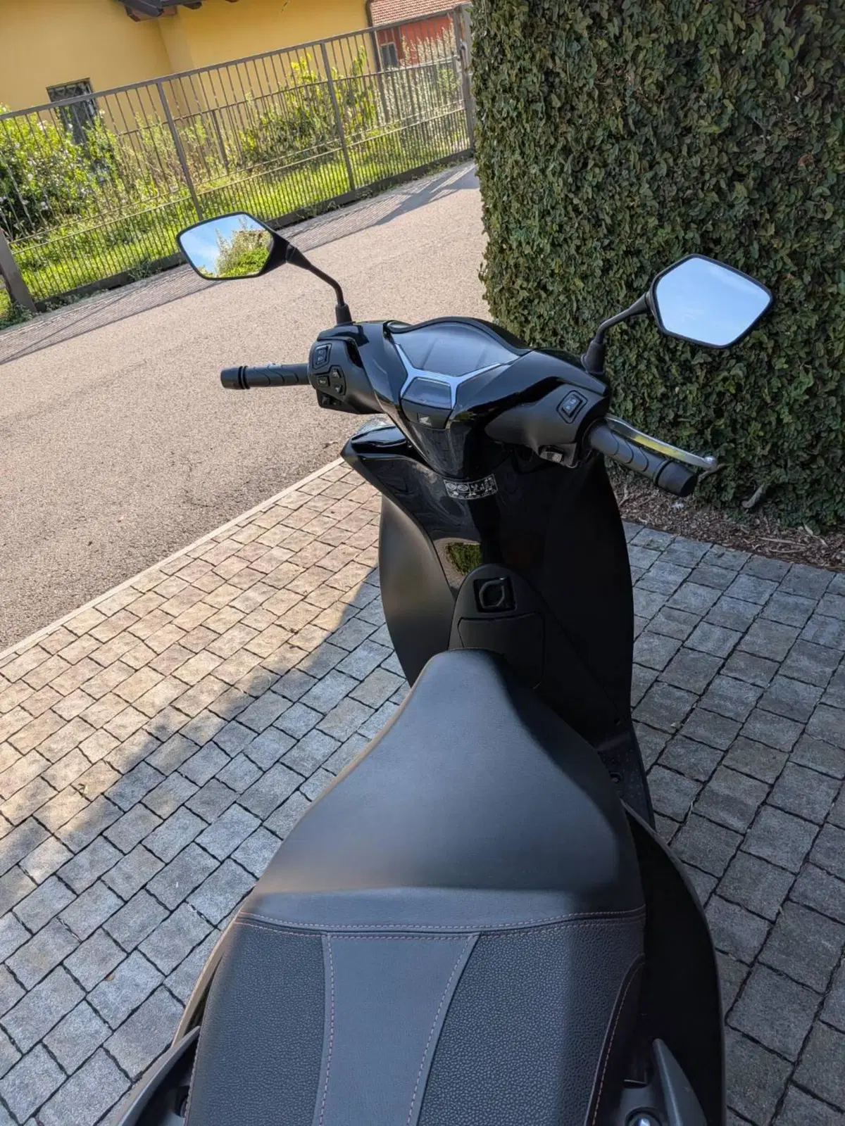 Honda SH 150i Sport (2024 - 25) (4)