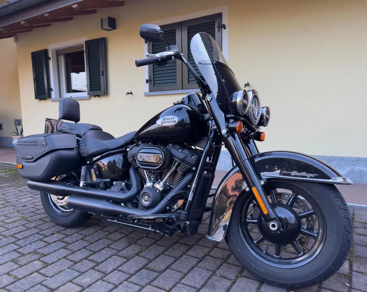 Harley-Davidson 114 Heritage Classic (2018 - 20) - FLHCS (4)
