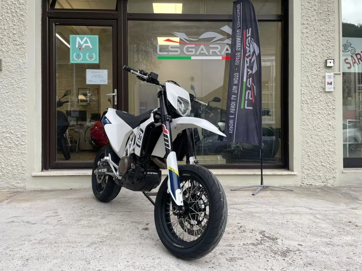 Husqvarna 701 Supermoto (2017 - 19) (3)