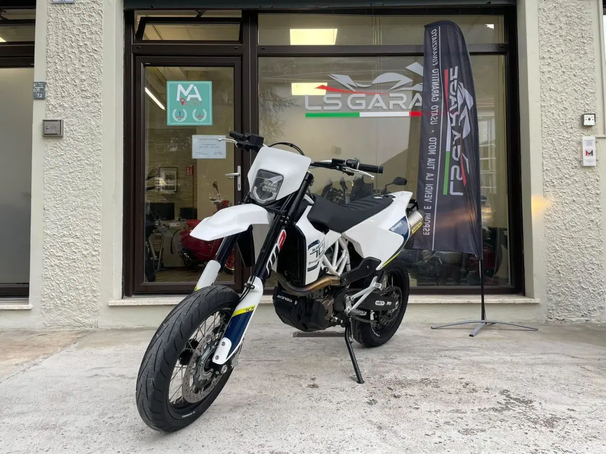 Husqvarna 701 Supermoto (2017 - 19) (4)
