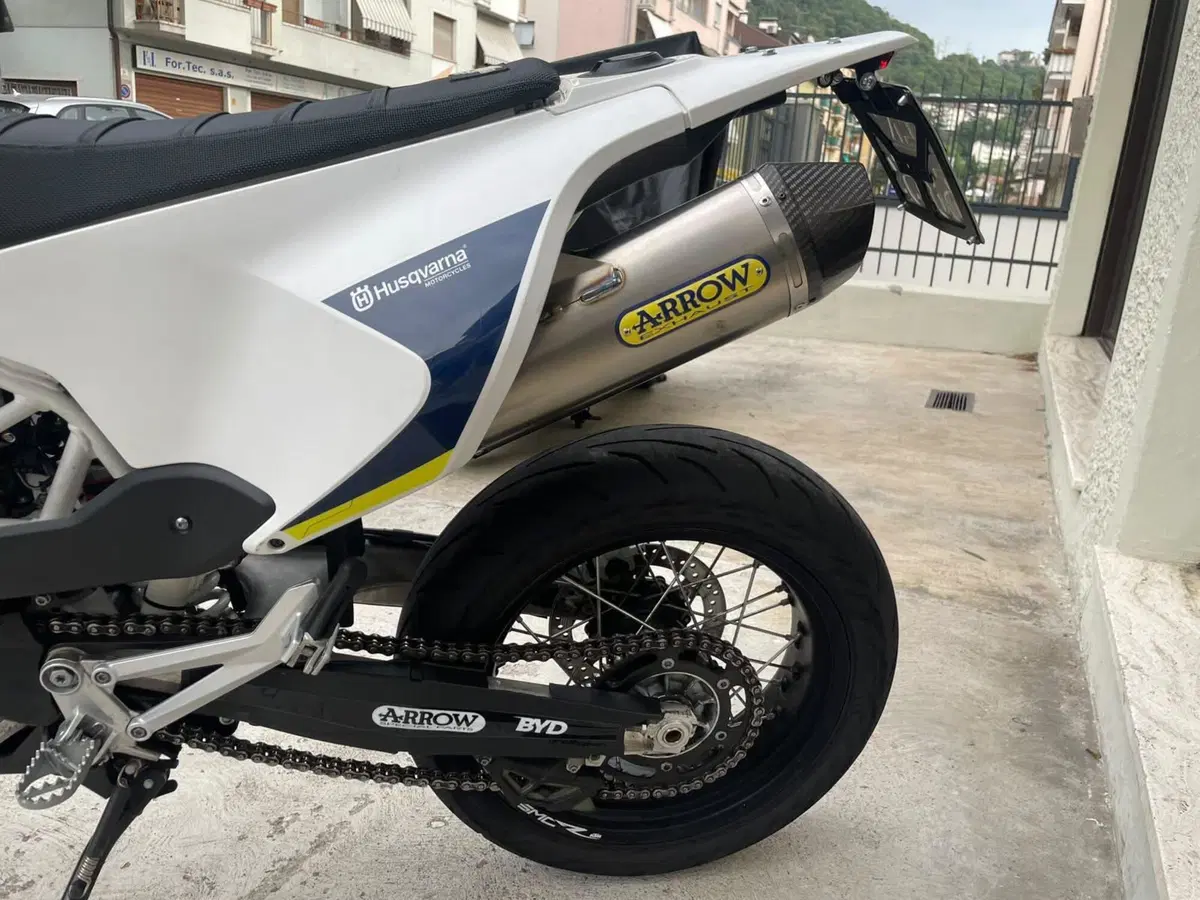 Husqvarna 701 Supermoto (2017 - 19) (7)