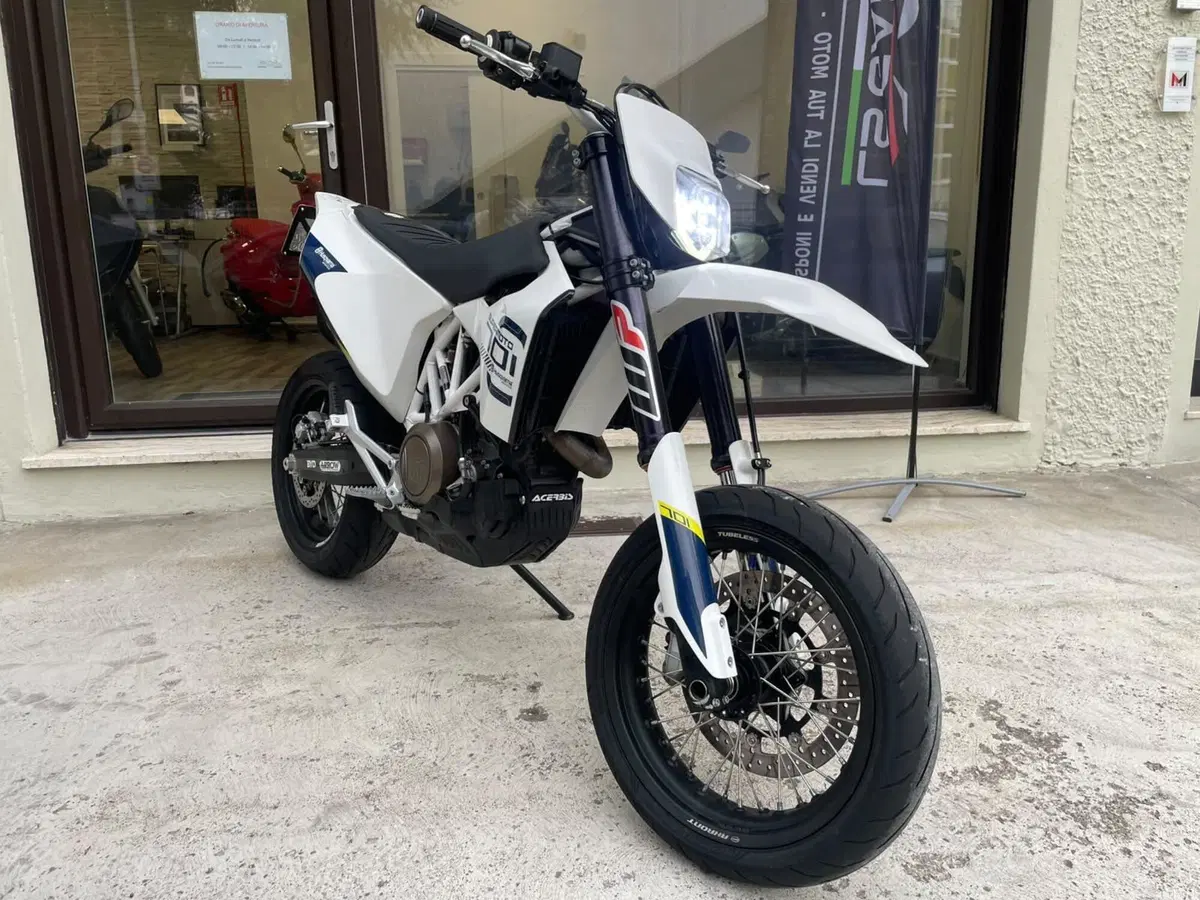 Husqvarna 701 Supermoto (2017 - 19) (8)