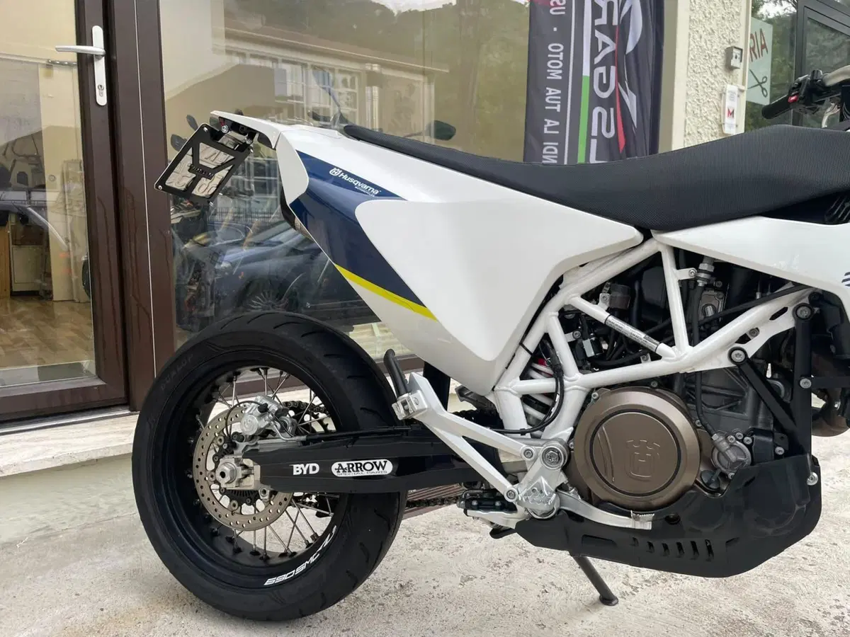 Husqvarna 701 Supermoto (2017 - 19) (9)