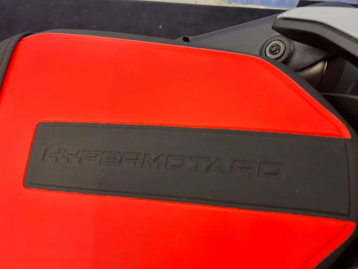 Ducati Hypermotard V2 SP (2026) (5)