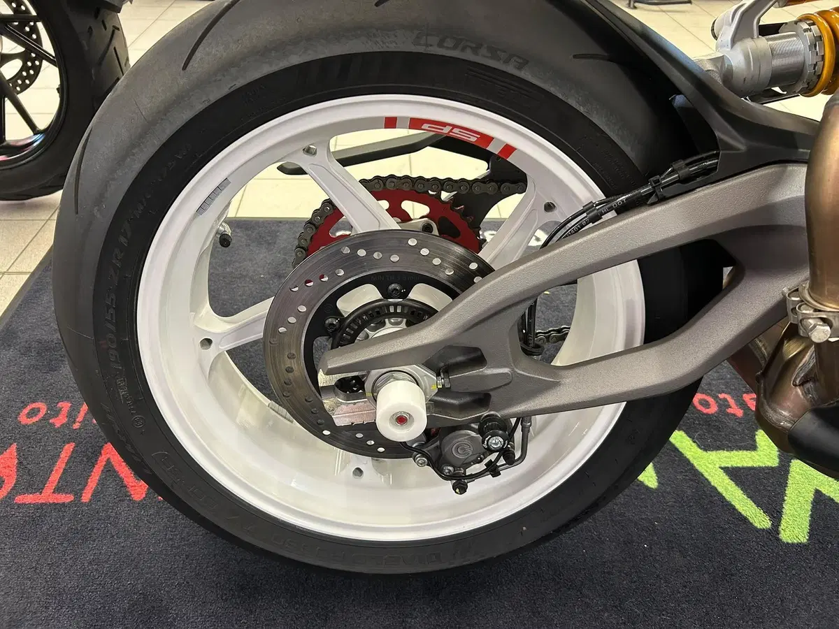 Ducati Hypermotard V2 SP (2026) (6)