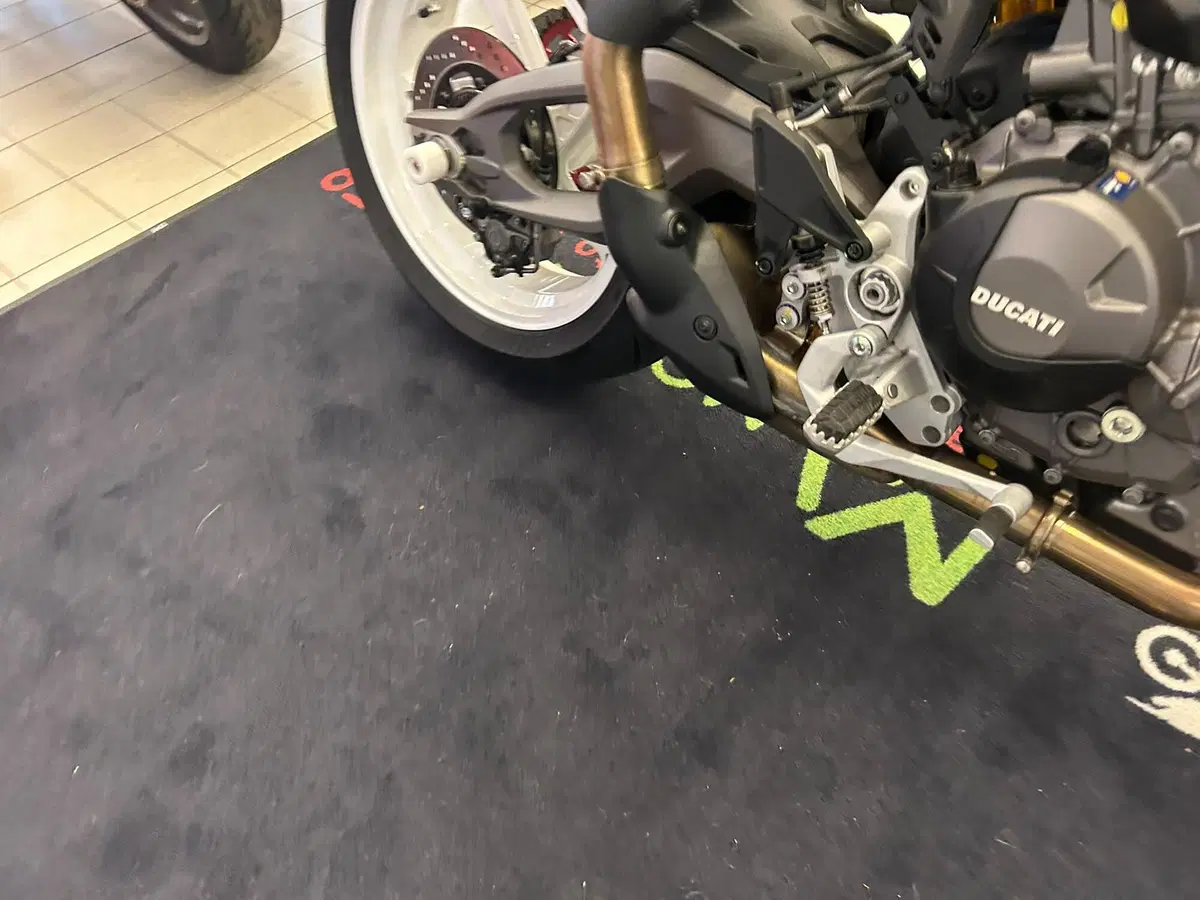Ducati Hypermotard V2 SP (2026) (7)