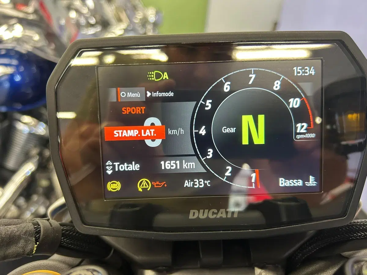 Ducati Hypermotard V2 SP (2026) (16)