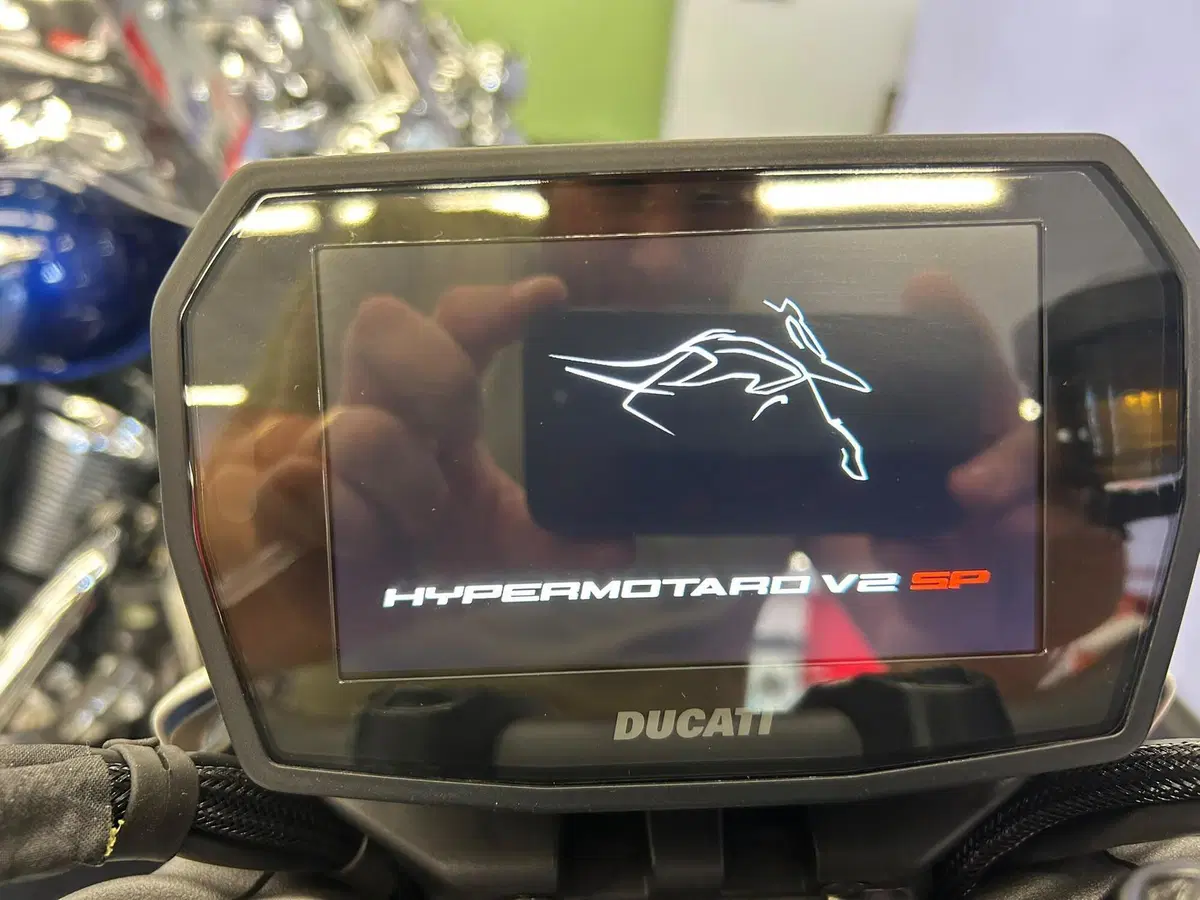 Ducati Hypermotard V2 SP (2026) (17)