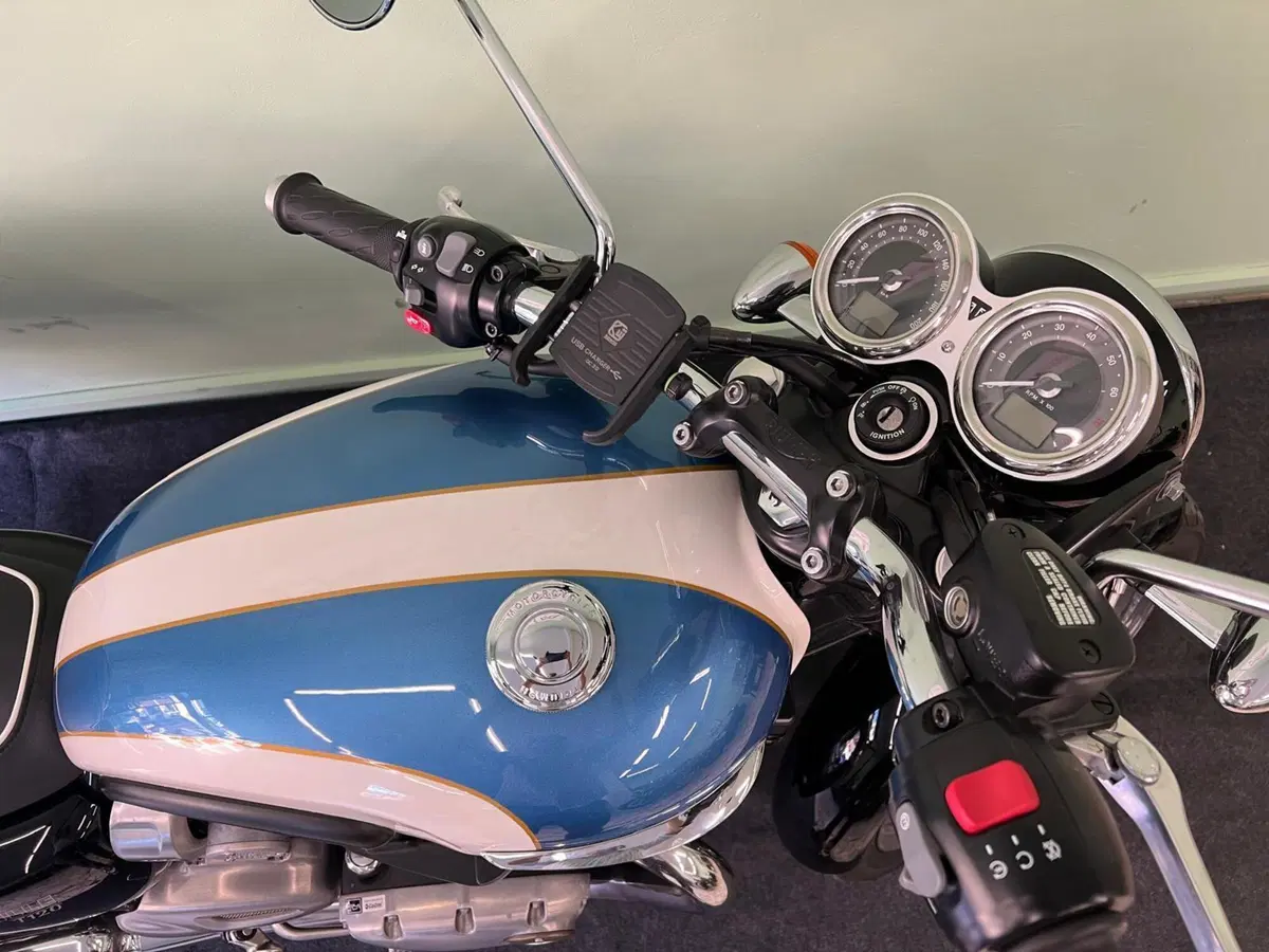 Triumph Bonneville T120 (2016 - 20) (8)