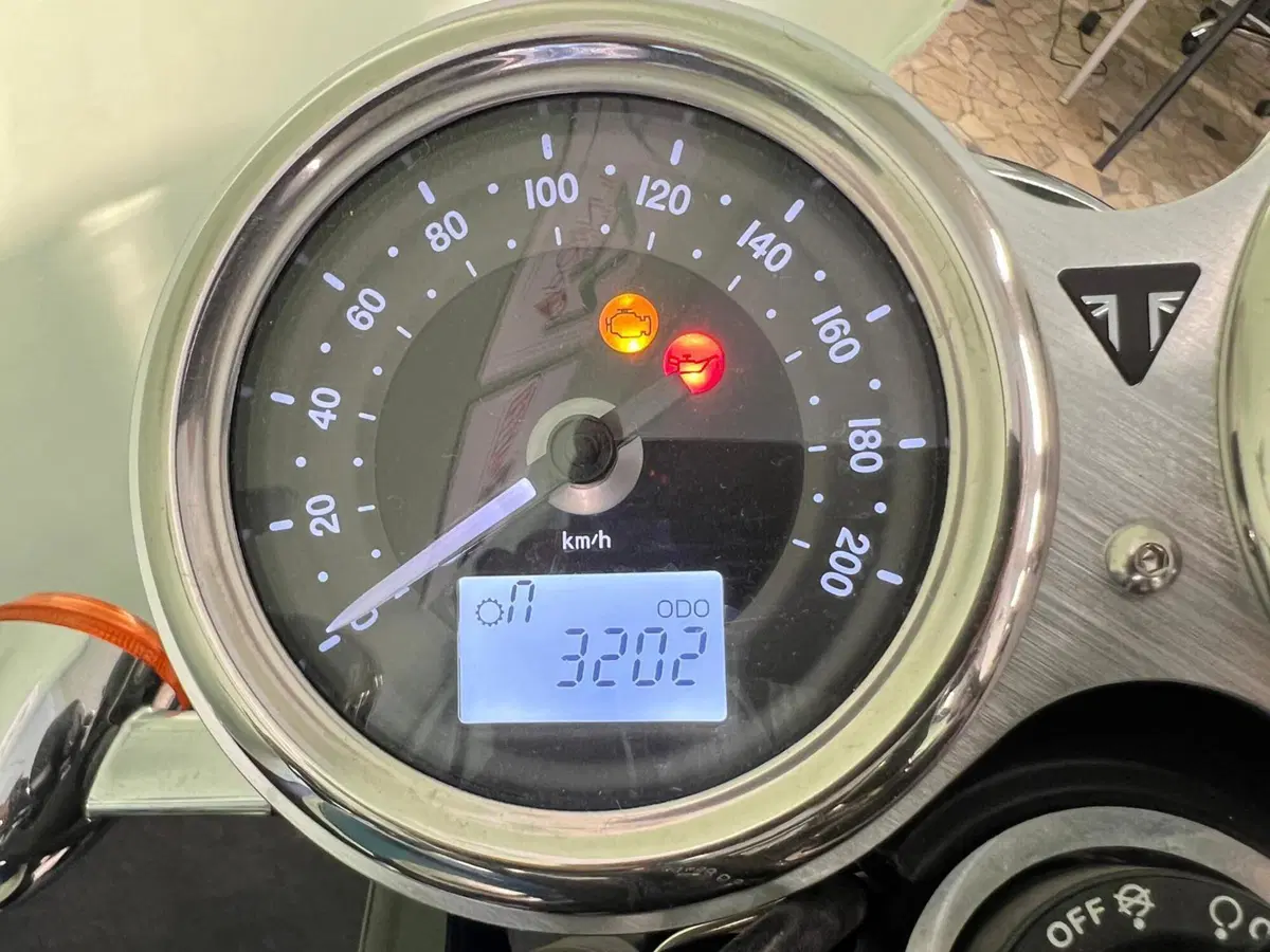 Triumph Bonneville T120 (2016 - 20) (9)