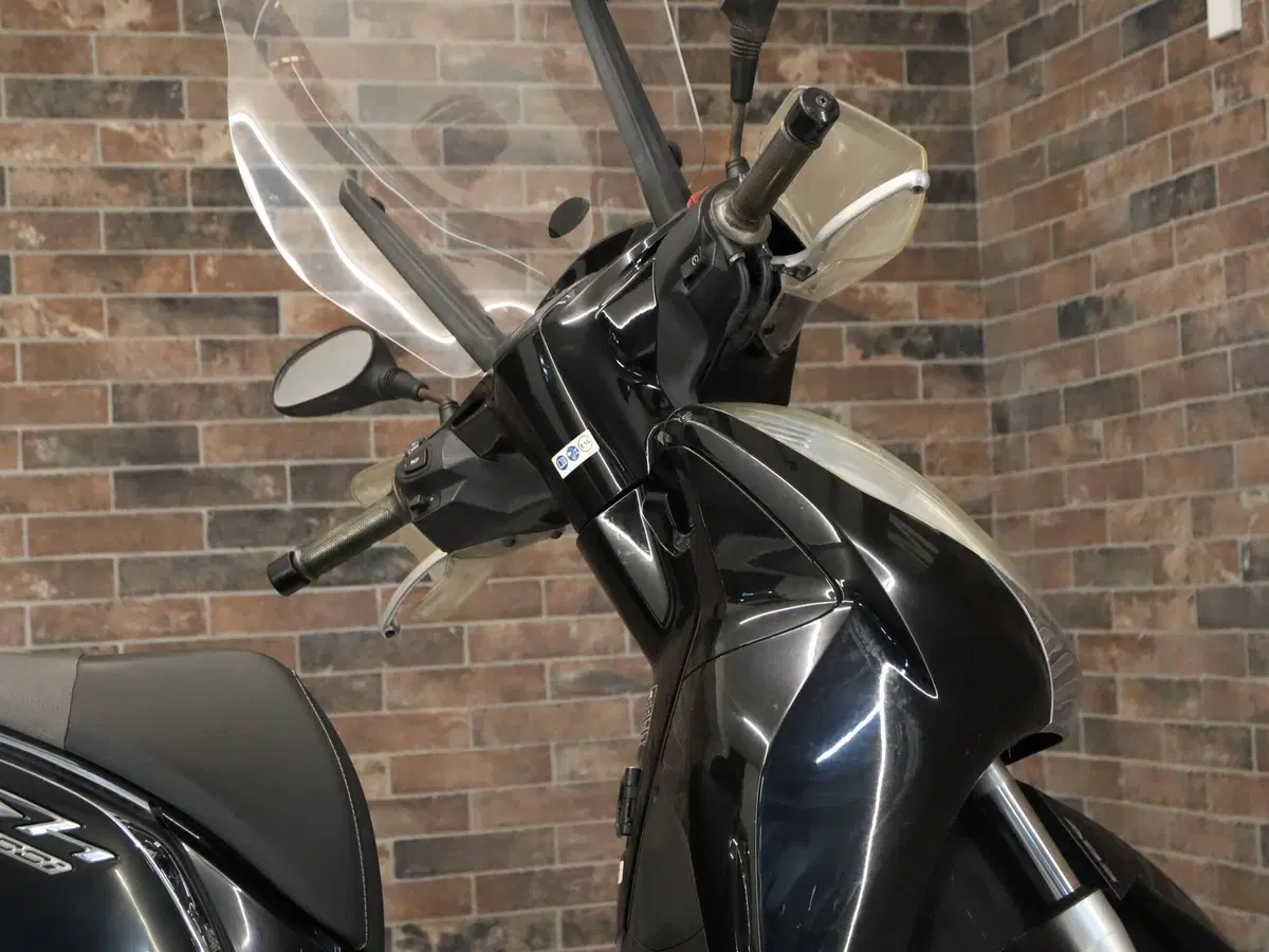 Honda SH 300 i ABS (2016 - 20) (11)
