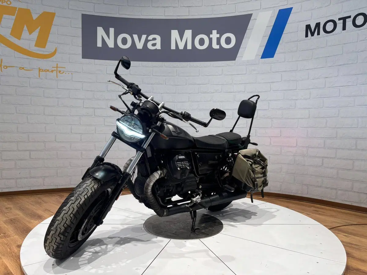 Moto Guzzi V9 Bobber (2021 - 25)