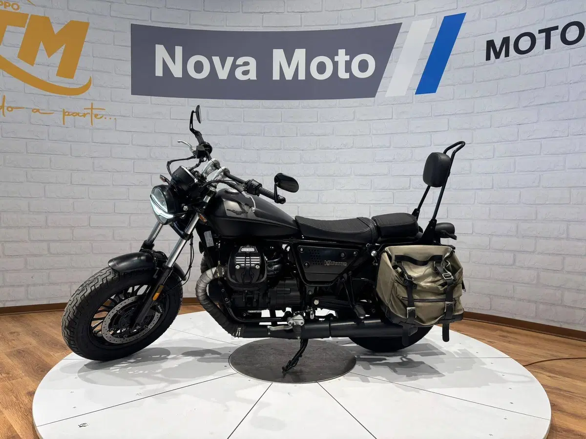 Moto Guzzi V9 Bobber (2021 - 25) (2)