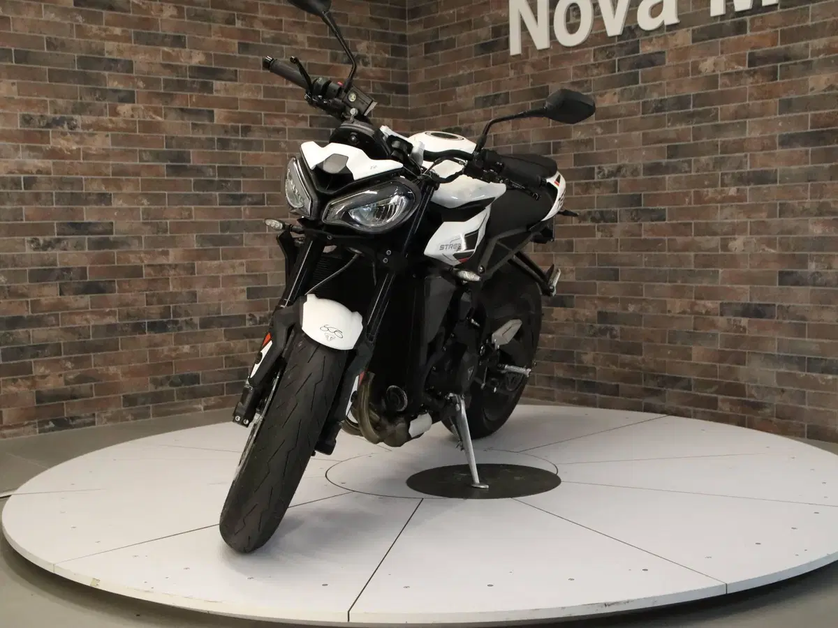Triumph Street Triple 765 R (2023 - 26) (4)