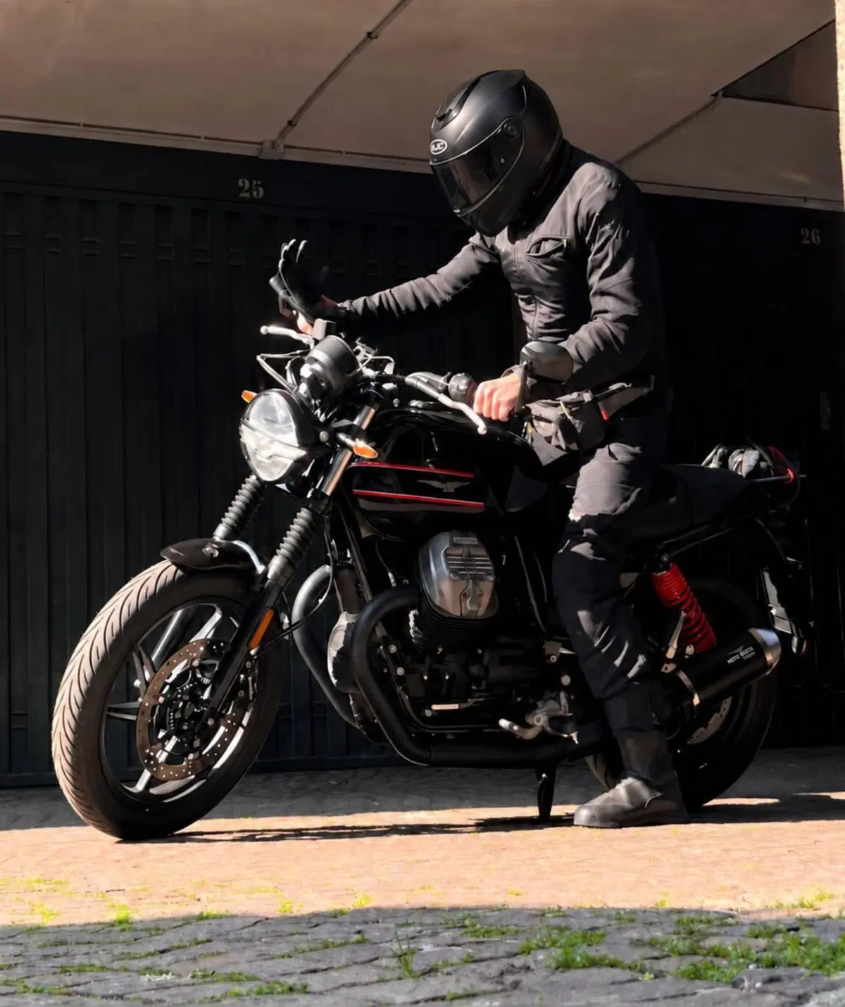 Moto Guzzi V7 Stone Special Edition (2022 - 25) (5)
