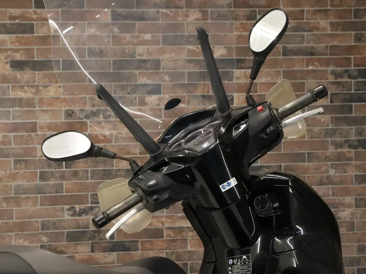 Honda SH 300 i ABS (2016 - 20) (12)