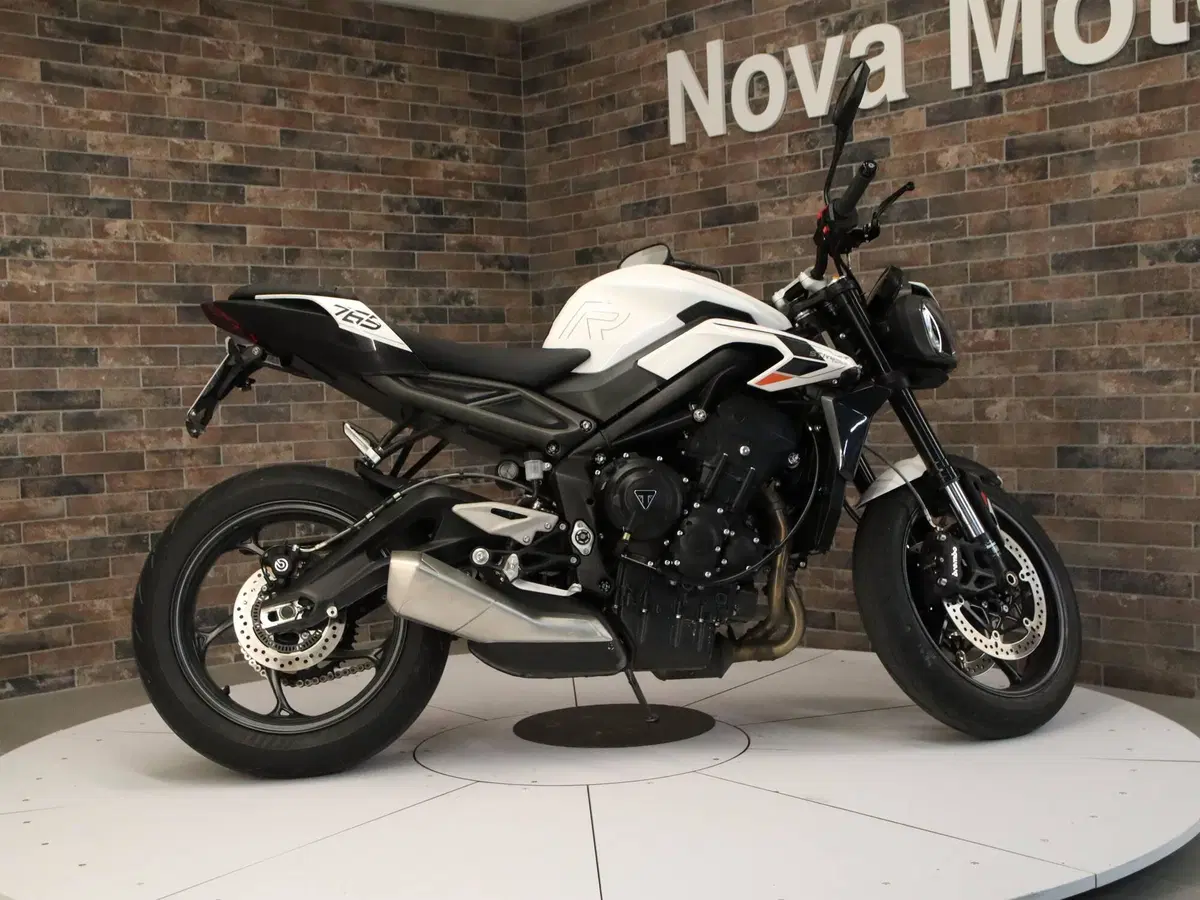 Triumph Street Triple 765 R (2023 - 26) (7)