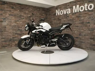 Triumph Street Triple 765 R (2023 - 26) usata