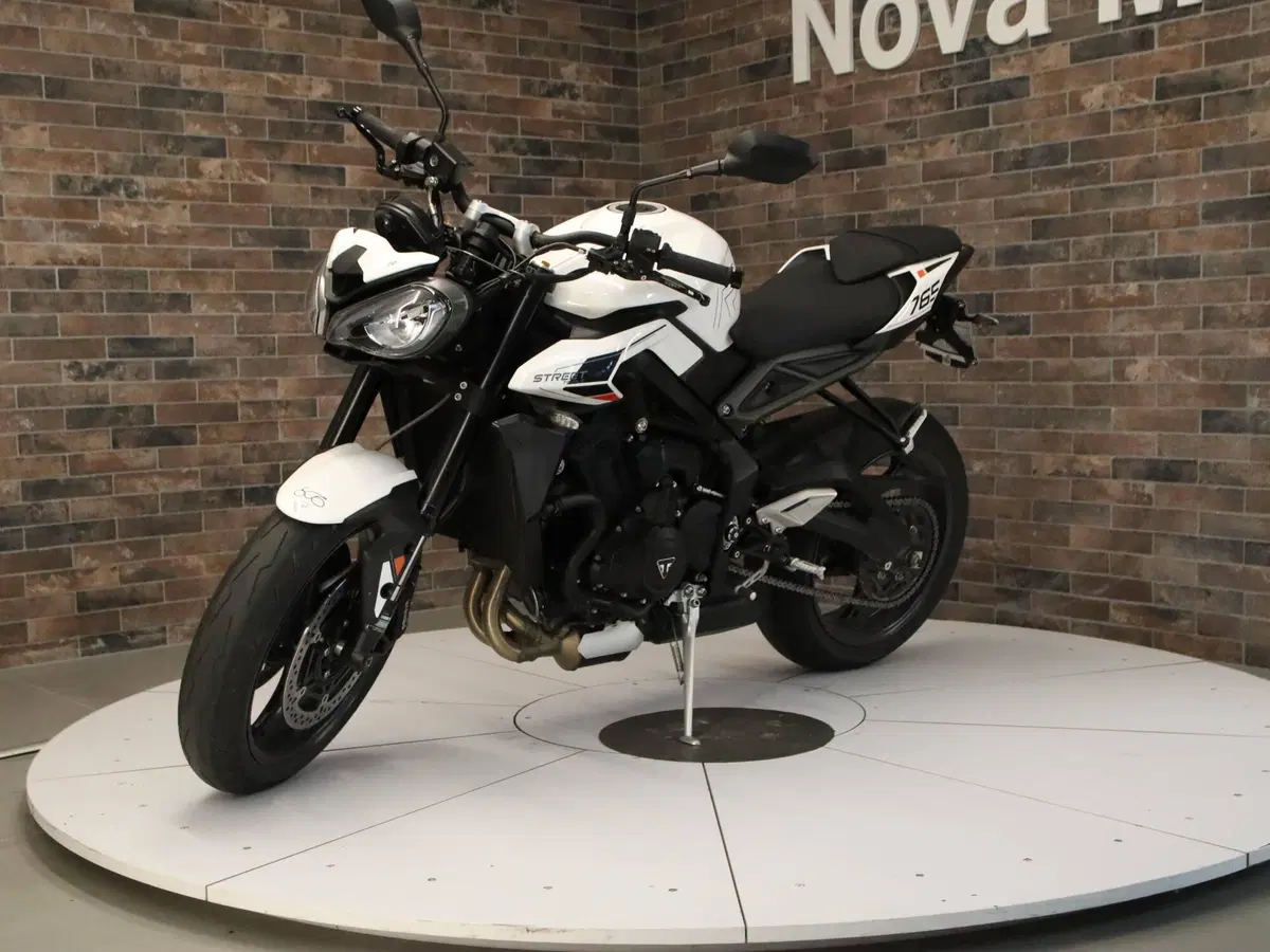 Triumph Street Triple 765 R (2023 - 26) (3)