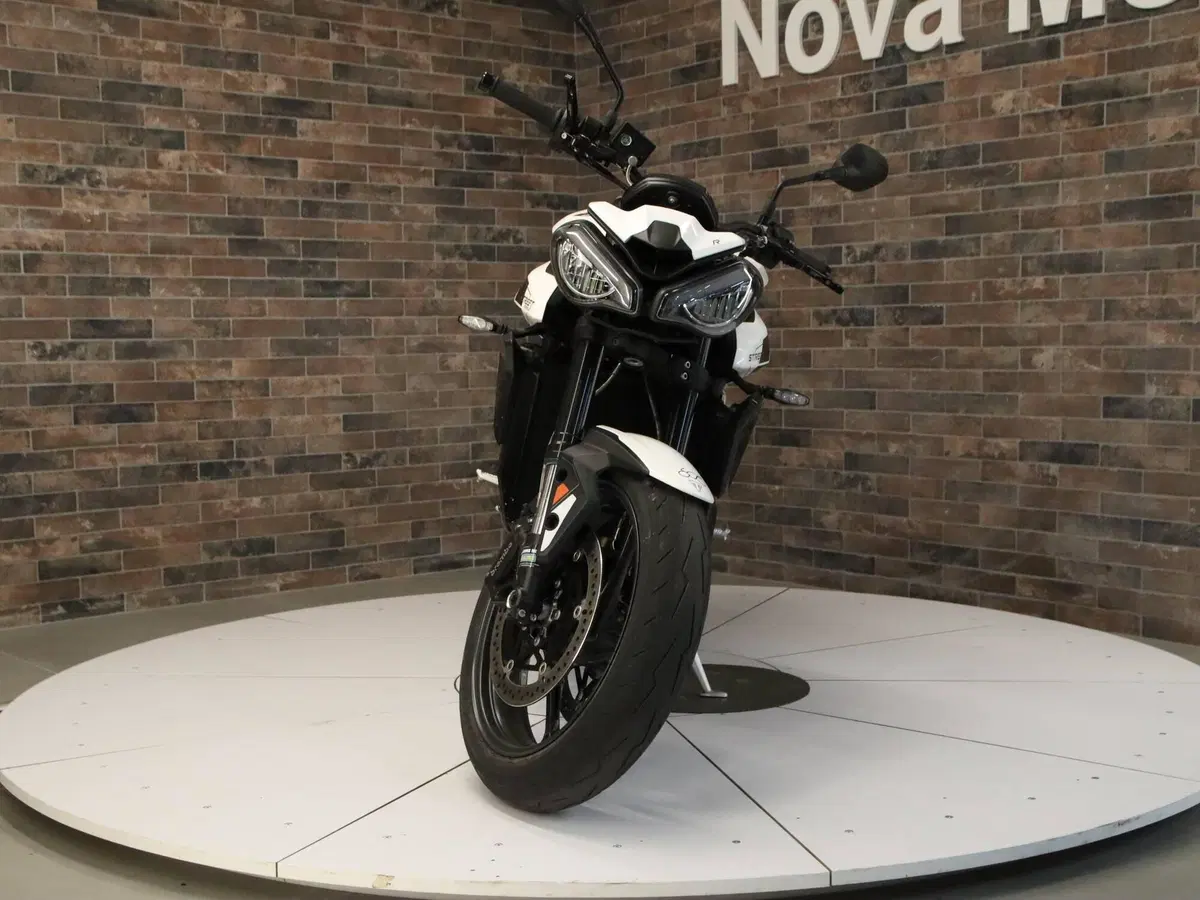 Triumph Street Triple 765 R (2023 - 26) (5)