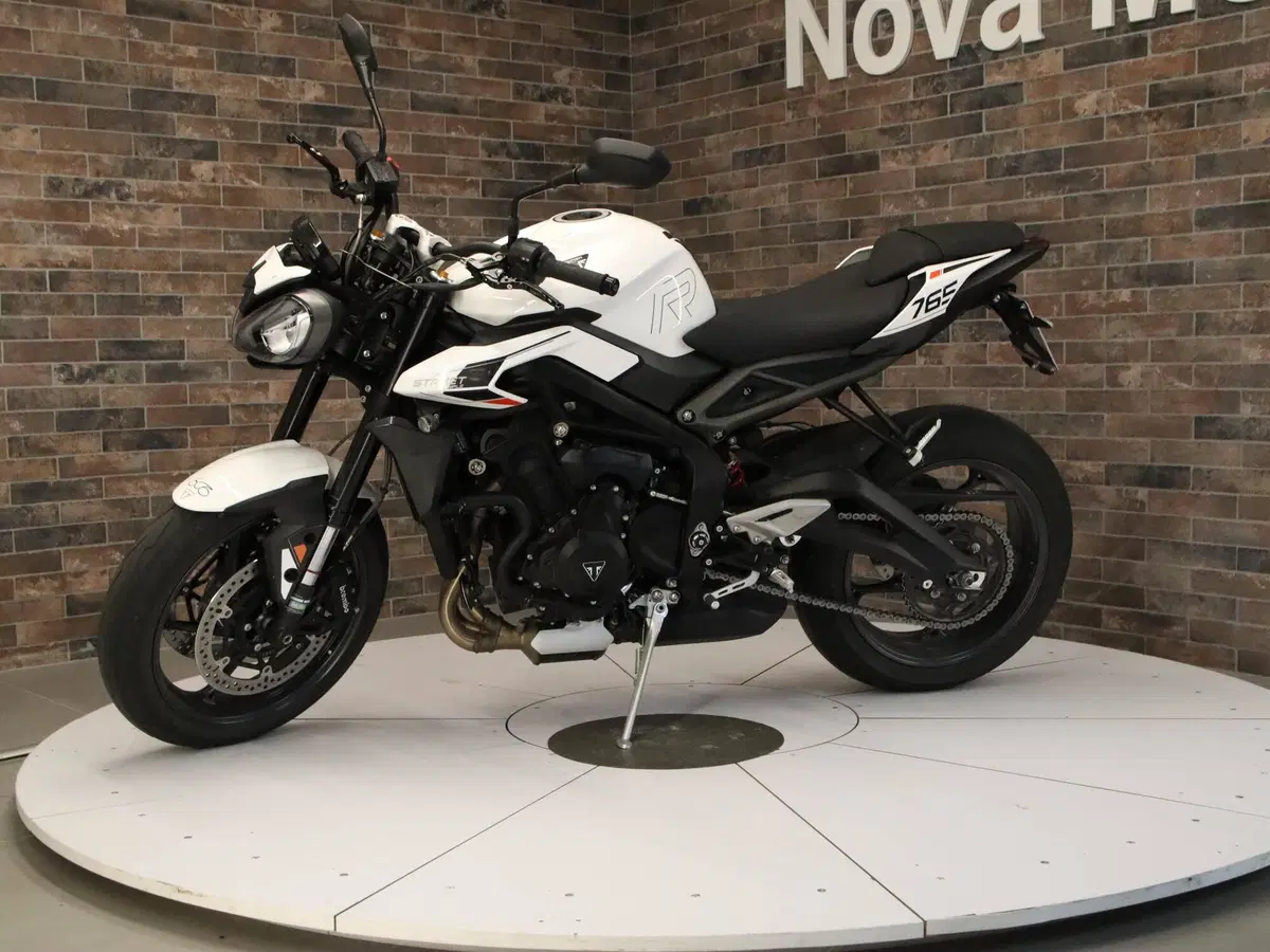 Triumph Street Triple 765 R (2023 - 26) (2)