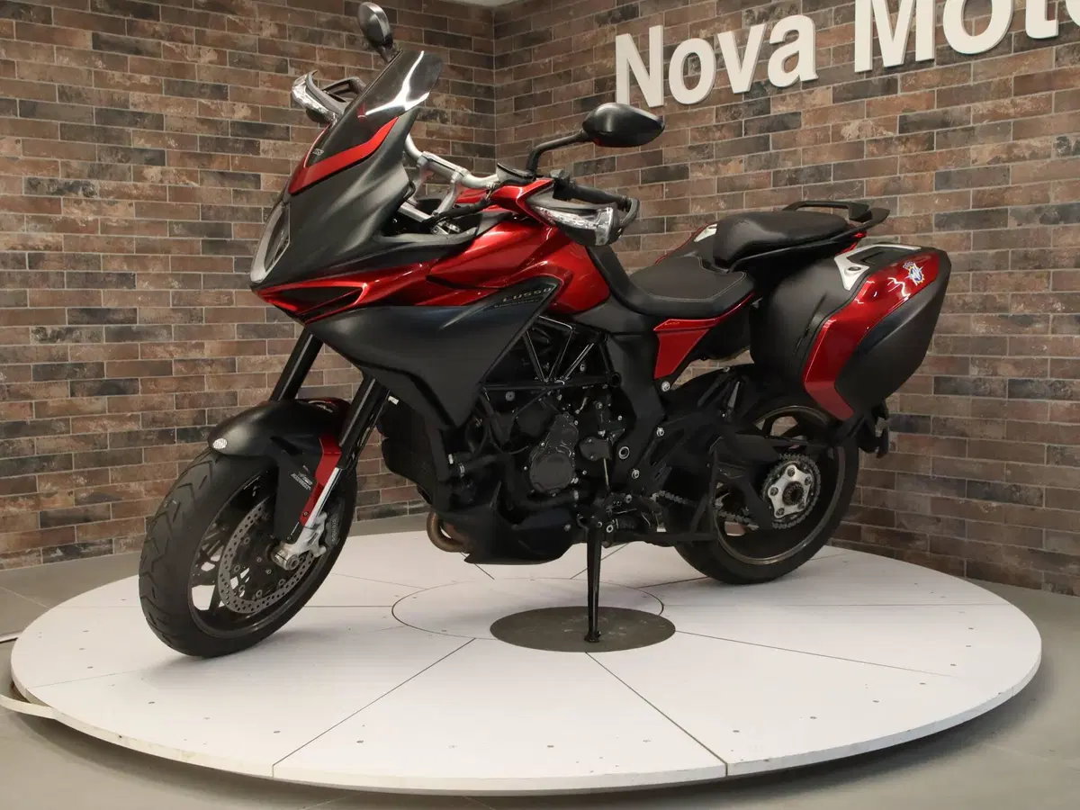 MV Agusta Turismo Veloce 800 Lusso (2021 - 22) (2)