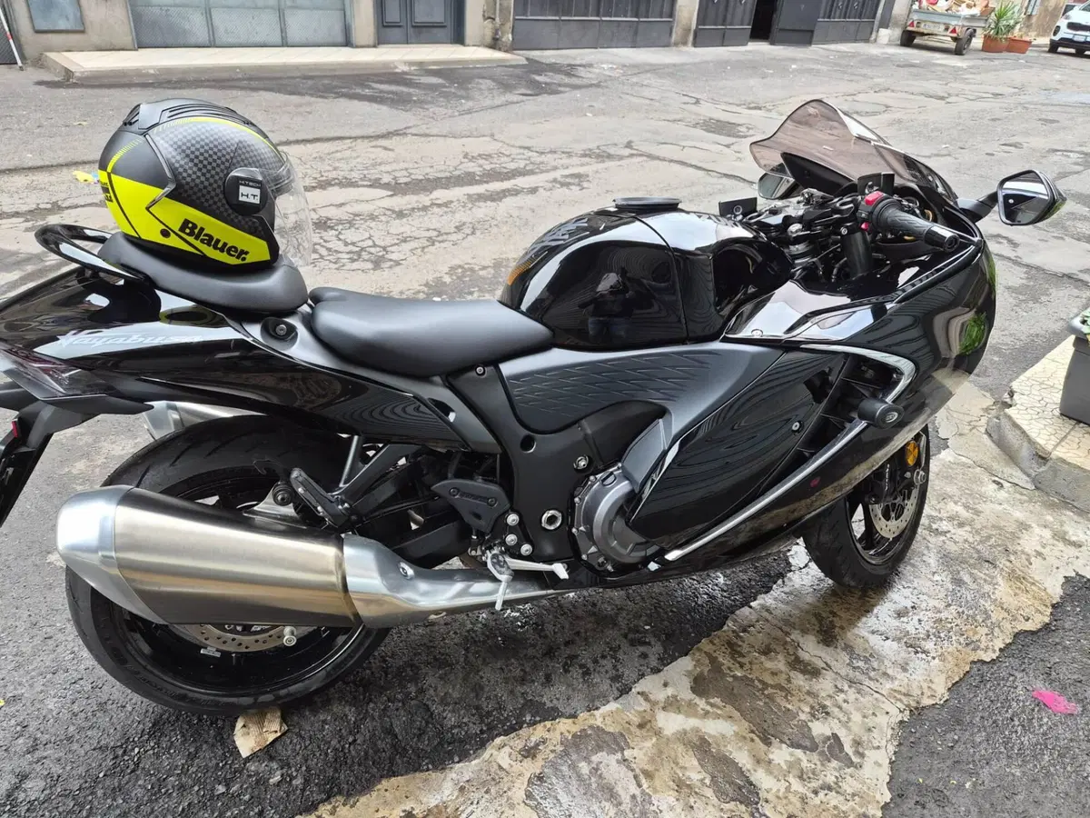 Suzuki GSX 1300 R Hayabusa (2025) (2)