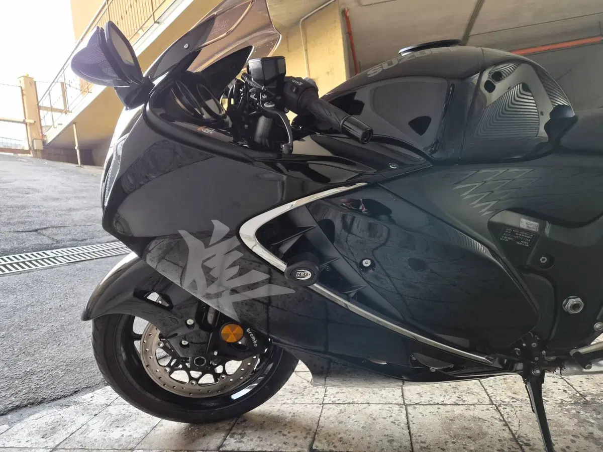 Suzuki GSX 1300 R Hayabusa (2025) (15)