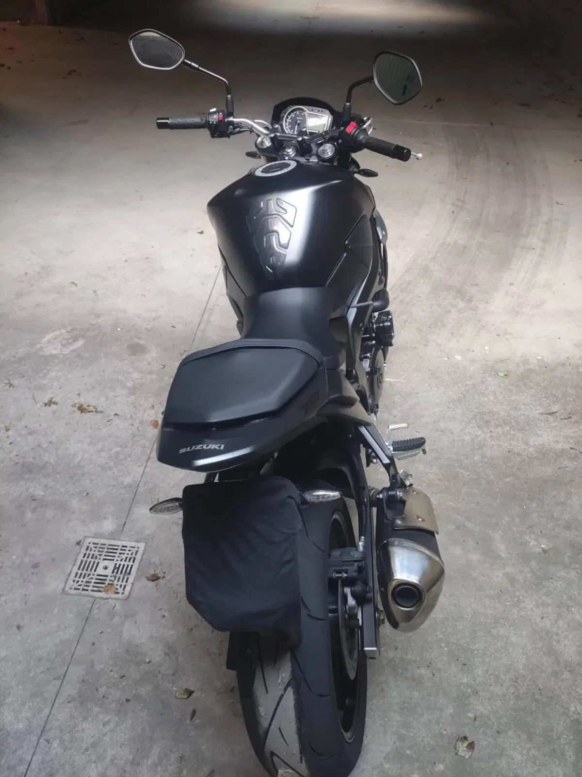 Suzuki GSR 750 Mat Black L.E. (2013 - 14) (3)