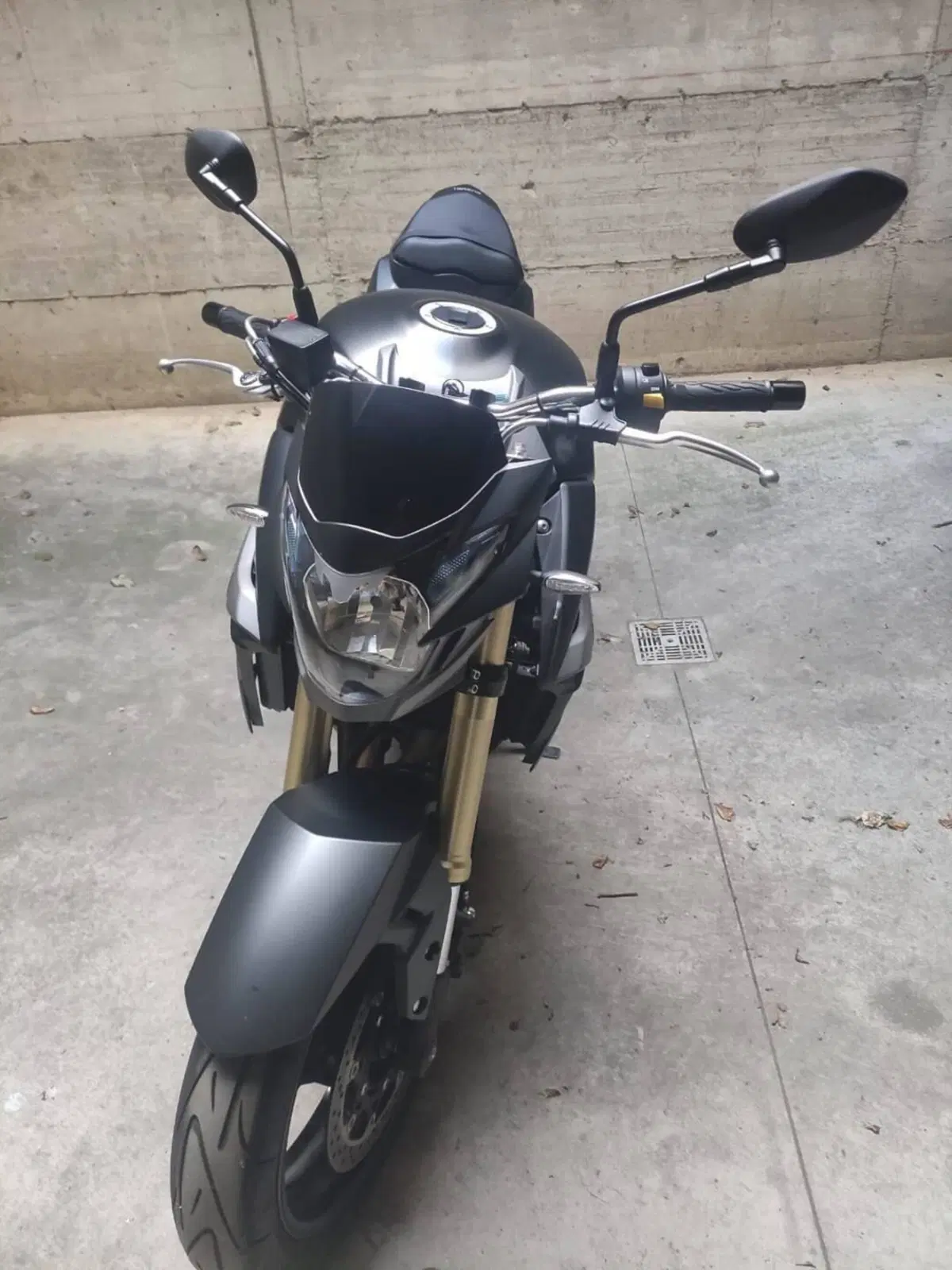 Suzuki GSR 750 Mat Black L.E. (2013 - 14) (4)